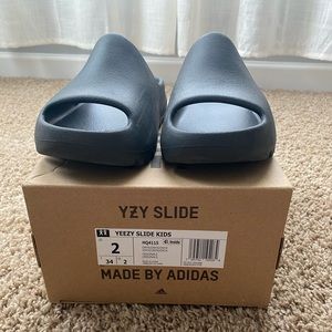 Kids yeezy slides size 2